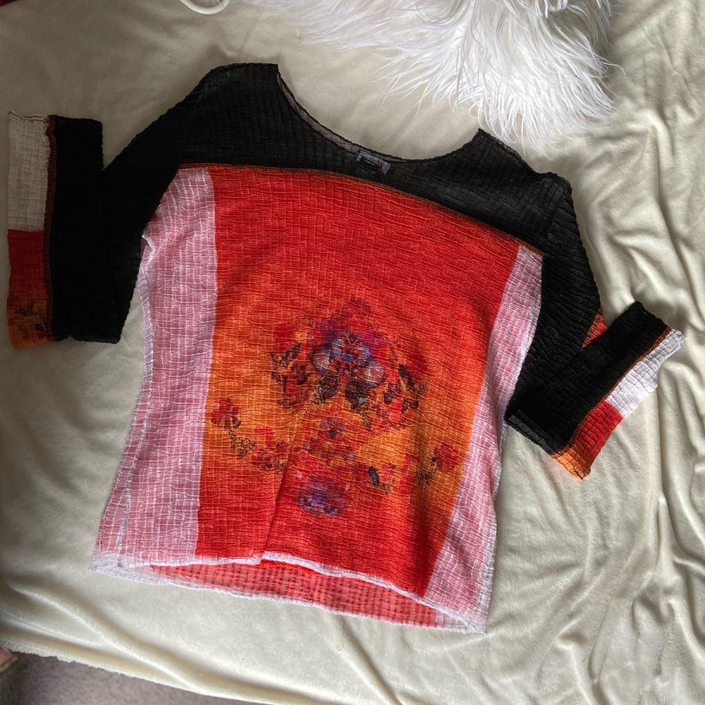 Long sleeved blouse with pattern